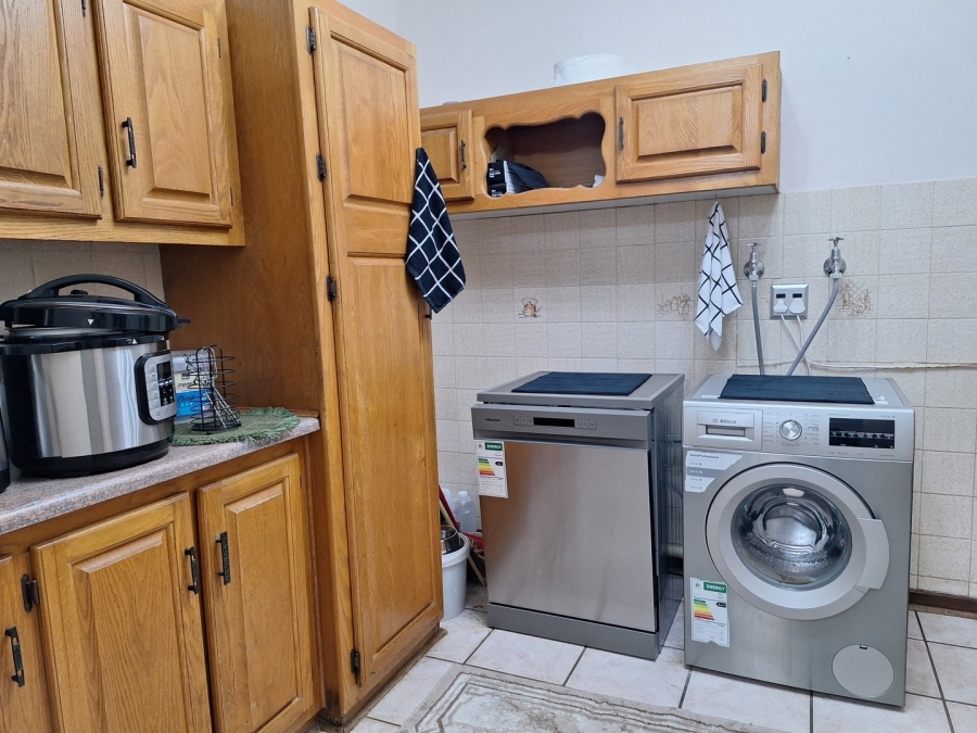 3 Bedroom Property for Sale in Kannoniers Park North West